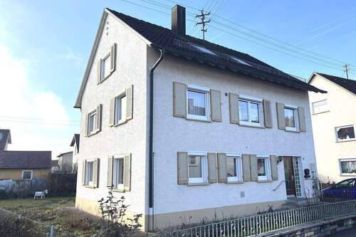 Frontansicht - 6 Zimmer Mehrfamilienhaus, Wohnhaus zum Kaufen in Mühlheim