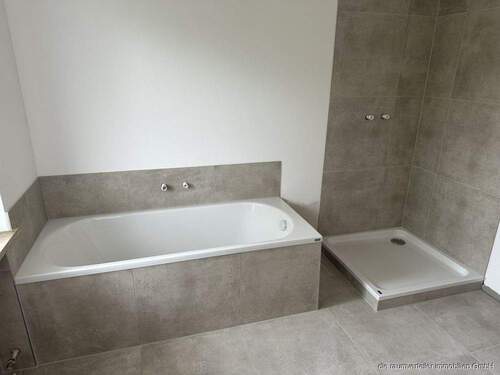 Badezimmer - Reihenmittelhaus mit 138,00 m&sup2; in Feldkirchen-Westerham zum Kaufen