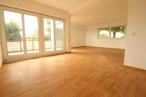 Wohnzimmer - Zuhause am Feldrand - 800,00&nbsp;EUR Kaltmiete, ca.&nbsp; 96,00&nbsp;m&sup2;&nbsp;Wohnfl&auml;che