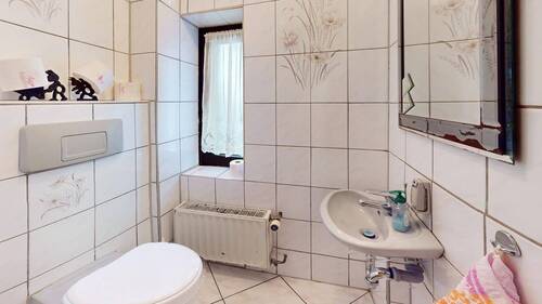 Gäste-WC im Erdgeschoss - 