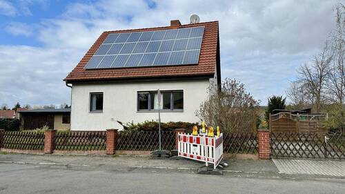 Straßenansicht - Einfamilienhaus in Dresden mit Weitblick