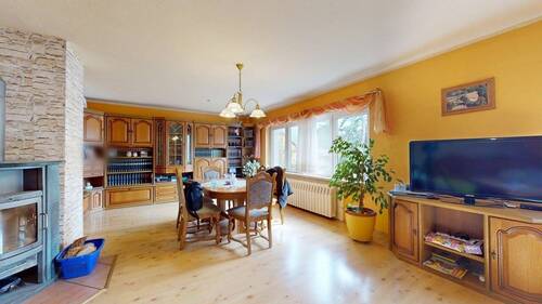 Wohn- und Esszimmer mit Kamin - 