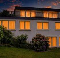 Traumhaus in Bth., ca. 230 m2 Wfl., offene Galerie, Dachterrasse, Doppelgarage u.v.m. - Bayreuth Aichig