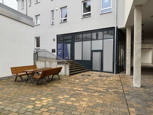 Vorplatz - Büro mit 351,00 m&sup2; in Bad Mergentheim zur Miete