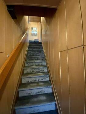 Treppenaufgang zum Obergeschoss - 