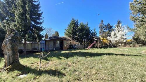 Garten mit Werkstatt und Spielplatz - 