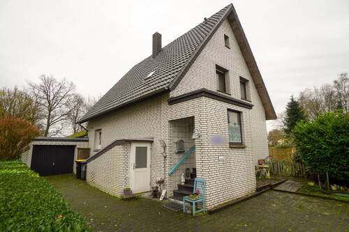 Hauseingang - Suchen Sie ein leerstehendes und sofort verfügbares Zweifamilienhaus in der Nähe Gütersloh?