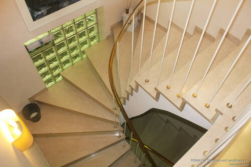 Treppe ins KG - 