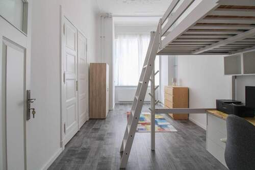 Zimmer 2 mit Doppeltür zu Zimmer 1 - 