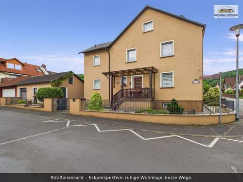 02_Strassenansicht_Eckperspektive - 8 Zimmer Mehrfamilienhaus, Wohnhaus zum Kaufen in Hösbach