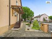 03_Vorbereich_Ueberdachter_Eingang - 8 Zimmer Mehrfamilienhaus, Wohnhaus in Hösbach