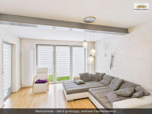 07_Wohnzimmer_hell_grosszuegig - 