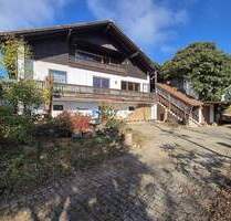 Einfamilienhaus mit ELW und unverbaubarer Fernsicht in sonniger Südhanglage bei Zandt im Bay. Wald