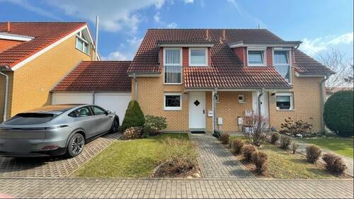 Vorderansicht Doppelhaushälfte - 4 Zimmer Doppelhaushälfte zum Kaufen in Dresden