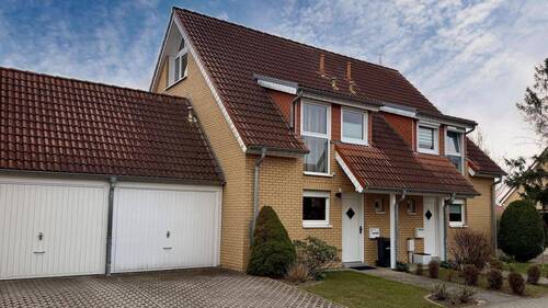 Seitliche Vorderansicht - Doppelhaushälfte mit 115,00 m&sup2; in Dresden zum Kaufen