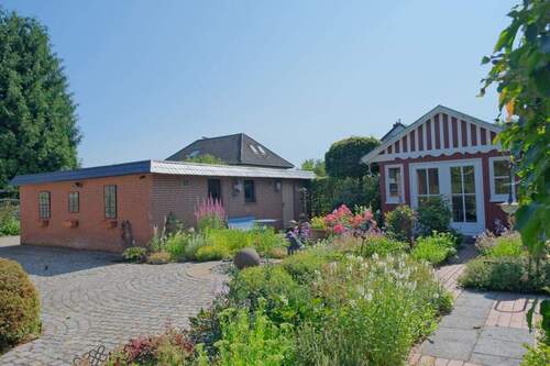 Doppelgarage und Gartenhaus - 