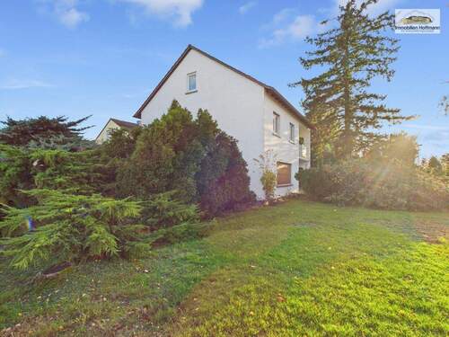 Hausansicht seitlich mit Gartenfläche_4 - Einfamilienhaus mit 185,00 m&sup2; in Kahl am Main zum Kaufen