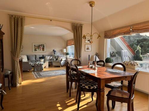 Wohnzimmer - *Gemütliche 3,5-Zi-DG-Wohnung mit 2 Balkonen & 2 Bädern im Zentrum von Osterode*