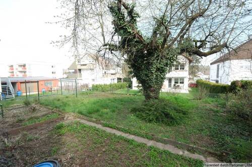 Garten Blick nach Nordost - Mehrfamilienhaus, Wohnhaus mit 161,00 m&sup2; in Remseck zum Kaufen