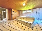 Zeit für Entspannung: Keller mit Sauna, Wanne und Dusche - 