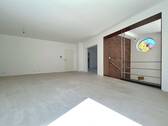 Eine Treppe führt zum Kaminzimmer - 