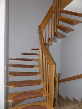 Treppe ins DG - Reihenmittelhaus mit 105,00 m² in Liebschützberg OT Terpitz zum Kaufen