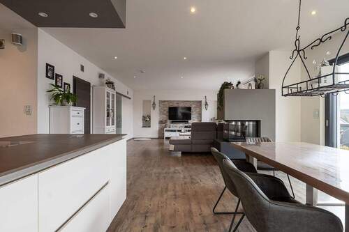 18364 Wohnbereich mit Panorama-Kamin - 