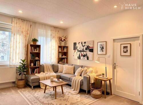 Zimmer 1 - (KI generiert) - Zentrale 3-Zimmer-Altbauwohnung mit Entwicklungspotenzial - Leerstehend, gestaltbar, in Bahnhofsnähe