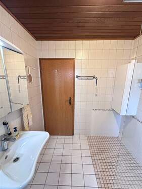 Bad mit bodengleicher Dusche EG - 