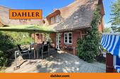 Sonnige Terrasse (Hauptwohnung) - Reetgedecktes Friesenhaus mit drei Wohneinheiten (2x Ferienwohnungen)