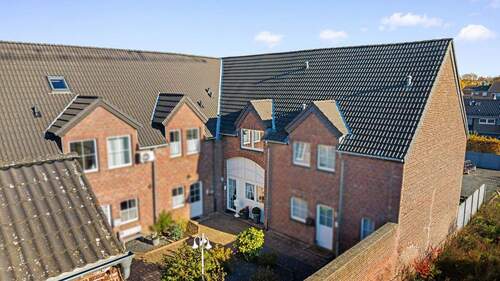 Vorderansicht - WOHNEN WIE IN EINEM HAUS! IST ABER RECHTLICH EINE EIGENTUMSWOHNUNG!