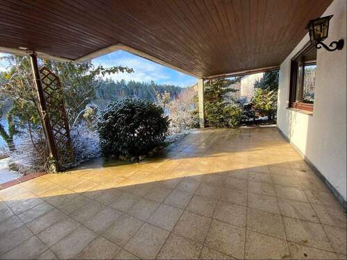 Überdachte Terrasse der Einliegerwohnung - 