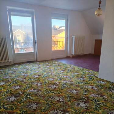 Zimmer OG mit Zugang zum Balkon - 
