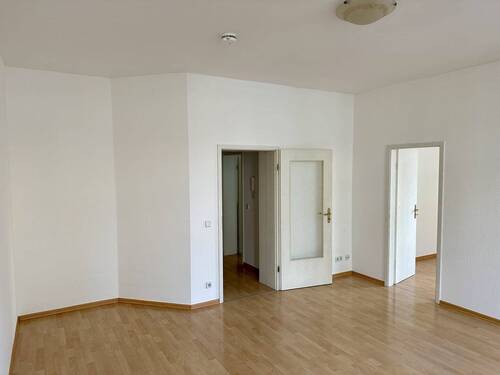Wohnzimmer - Etagenwohnung mit 49,30 m&sup2; in Dresden zum Kaufen