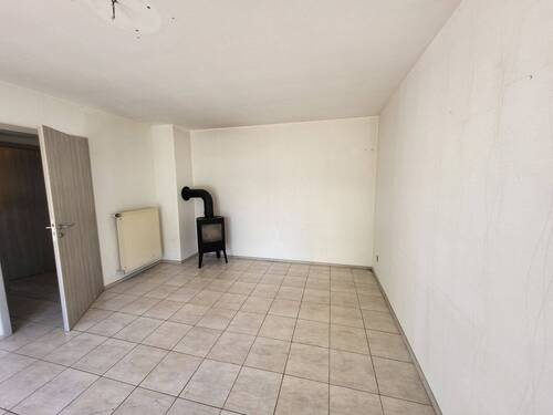 Wohnzimmer mit Kamin EG - 