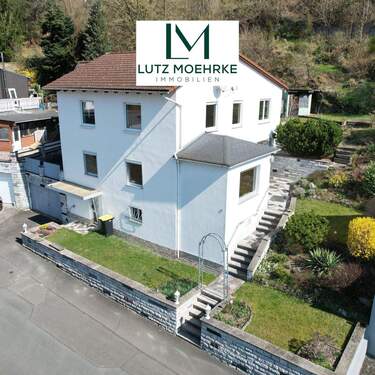 Titelbild mit Logo - Großzügiges Einfamilienhaus in begehrter Lage - provisionsfrei