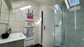 Badezimmer im Dachgeschoss - 