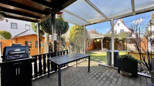 große, überdachte Terrasse - 