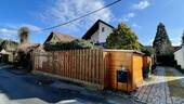 Straßenansicht mit Einfahrt - 5 Zimmer Reihenendhaus zum Kaufen in Ottendorf-Okrilla