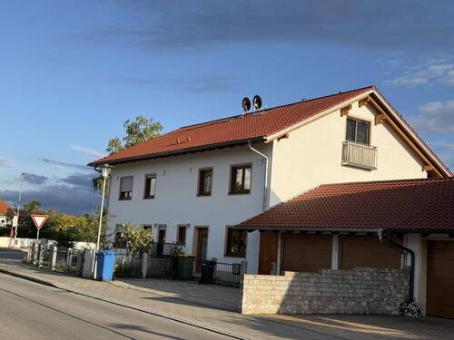 Haus von Straße aufwärts - 