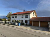 Haus von anderer Straßenseite - 