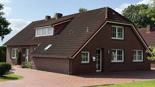 Hausansicht - 7 Zimmer Mehrfamilienhaus, Wohnhaus in Schwerinsdorf