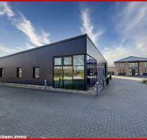 Neuwertiges Wohnhaus mit Halle und Büroteil Arbeiten & Wohnen im modernen Stil - Busdorf