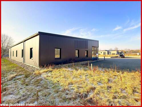 Gewerbekomplex Ostansicht - 6 Zimmer Mehrfamilienhaus, Wohnhaus zum Kaufen in Busdorf