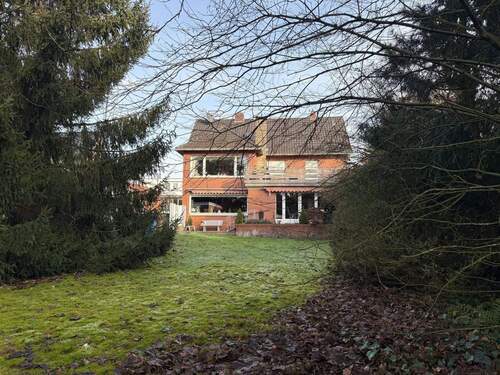 Außenansicht - Zentrales Wohnen mit gepflegtem Garten