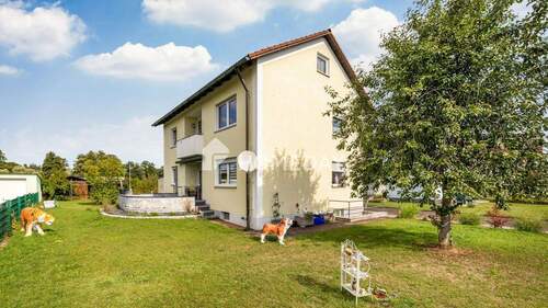 Außenansicht 2 - Frei werdendes Zweifamilienhaus ab 01.01.2026 - Wohnen und Vermieten unter einem Dach