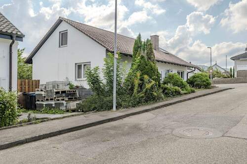 Außenansicht - 6 Zimmer Mehrfamilienhaus, Wohnhaus zum Kaufen in Sachsenheim / Spielberg