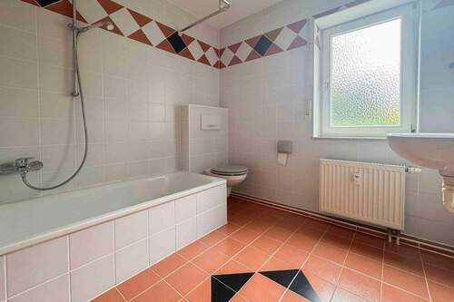 Badezimmer1 - Etagenwohnung mit 62,80 m² in Fürth zum Kaufen