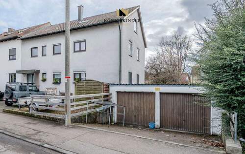 Haus mit 2 Garagen und Stellplatz - 8 Zimmer Mehrfamilienhaus, Wohnhaus in Schorndorf