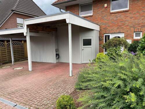 Carport & Eingangsbereich - 6 Zimmer Doppelhaushälfte in Kaltenkirchen